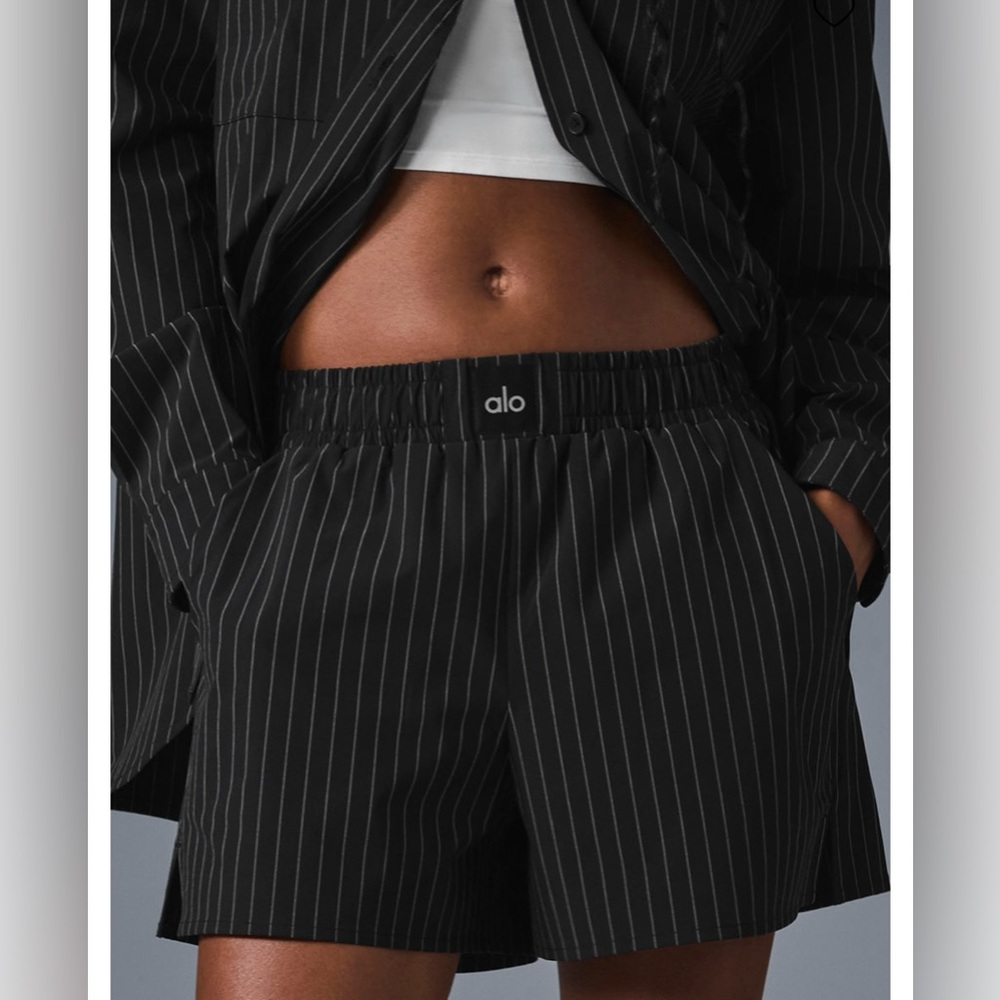 ALO Yoga Pinstripe Daylight Boxer Short - Black/Titanium - limited edition